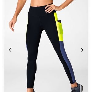 Fabletics Mila High waisted pocket legging